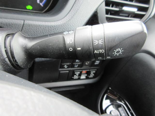 ノア ハイブリッドＳｉ　後期モデル　禁煙車　後席フリップダウンモニター　１０インチ純正ナビＴＶ　バックカメラ　両側パワースライドドア　ドラレコ　シートヒーター　ビルトインＥＴＣ　ロールサンシェード　ＬＥＤライト　新車保証書（51枚目）