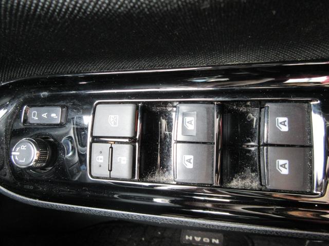 ノア ハイブリッドＳｉ　後期モデル　禁煙車　後席フリップダウンモニター　１０インチ純正ナビＴＶ　バックカメラ　両側パワースライドドア　ドラレコ　シートヒーター　ビルトインＥＴＣ　ロールサンシェード　ＬＥＤライト　新車保証書（56枚目）