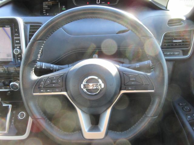 セレナ ハイウェイスター　禁煙車　後席モニター　駐車支援システム　純正ナビＴＶ　アラウンドビューカメラ　ブルーレイ再生　両側電動ドア　ビルトインＥＴＣ　ロールサンシェード　シートバックテーブル　Ｂｌｕｅｔｏｏｔｈ　新車保証書（16枚目）