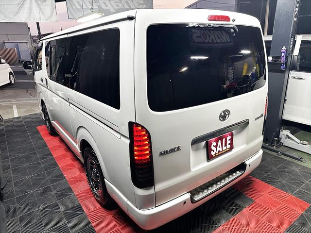 ハイエースバン ロングスーパーGL ディーゼルターボ パールホワイト 両側スライド スマホ連動ディスプレー 純正バックカメラ フルセグTV Bluetooth オートエアコン 社外アルミ タイベル交換済 バッテリー交換済 シートカバー(16枚目)