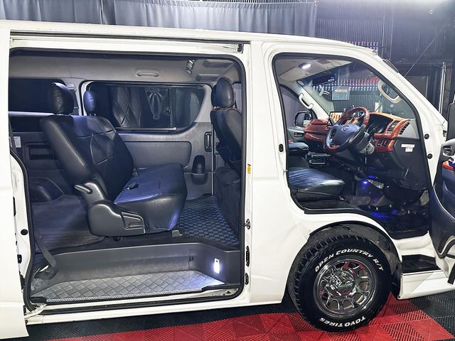 ハイエースバン ロングスーパーGL ディーゼルターボ パールホワイト 両側スライド スマホ連動ディスプレー 純正バックカメラ フルセグTV Bluetooth オートエアコン 社外アルミ タイベル交換済 バッテリー交換済 シートカバー(22枚目)