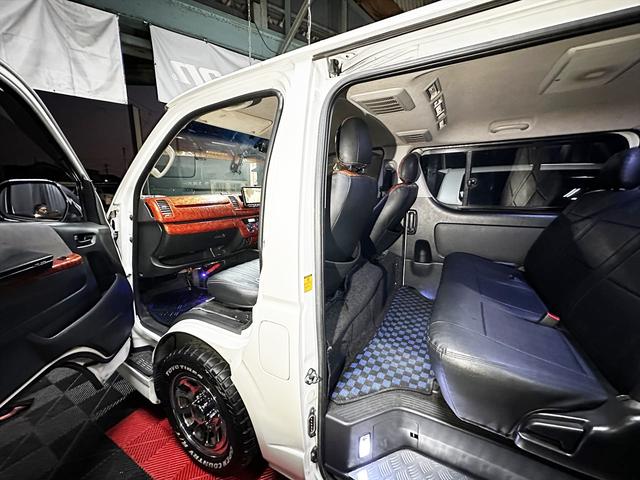 ハイエースバン ロングスーパーGL ディーゼルターボ パールホワイト 両側スライド スマホ連動ディスプレー 純正バックカメラ フルセグTV Bluetooth オートエアコン 社外アルミ タイベル交換済 バッテリー交換済 シートカバー(23枚目)