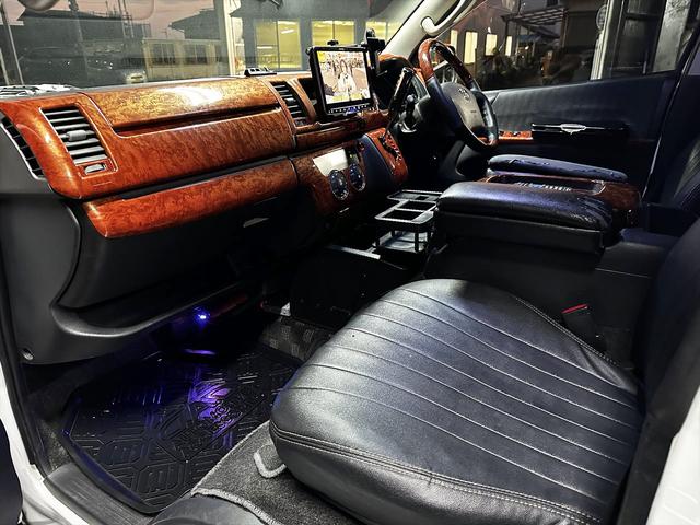 ハイエースバン ロングスーパーGL ディーゼルターボ パールホワイト 両側スライド スマホ連動ディスプレー 純正バックカメラ フルセグTV Bluetooth オートエアコン 社外アルミ タイベル交換済 バッテリー交換済 シートカバー(26枚目)