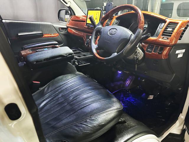 ハイエースバン ロングスーパーGL ディーゼルターボ パールホワイト 両側スライド スマホ連動ディスプレー 純正バックカメラ フルセグTV Bluetooth オートエアコン 社外アルミ タイベル交換済 バッテリー交換済 シートカバー(27枚目)