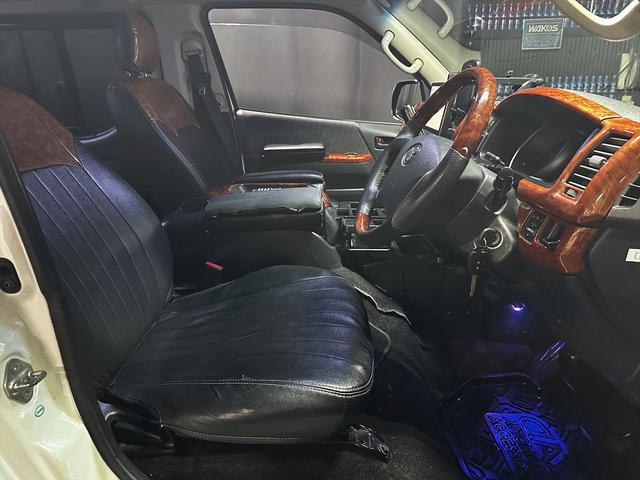 ハイエースバン ロングスーパーGL ディーゼルターボ パールホワイト 両側スライド スマホ連動ディスプレー 純正バックカメラ フルセグTV Bluetooth オートエアコン 社外アルミ タイベル交換済 バッテリー交換済 シートカバー(28枚目)