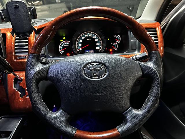 ハイエースバン ロングスーパーGL ディーゼルターボ パールホワイト 両側スライド スマホ連動ディスプレー 純正バックカメラ フルセグTV Bluetooth オートエアコン 社外アルミ タイベル交換済 バッテリー交換済 シートカバー(32枚目)