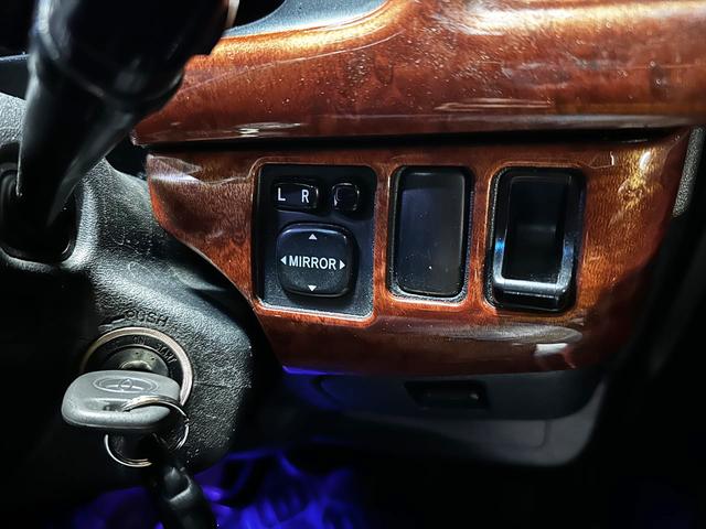 ハイエースバン ロングスーパーGL ディーゼルターボ パールホワイト 両側スライド スマホ連動ディスプレー 純正バックカメラ フルセグTV Bluetooth オートエアコン 社外アルミ タイベル交換済 バッテリー交換済 シートカバー(36枚目)