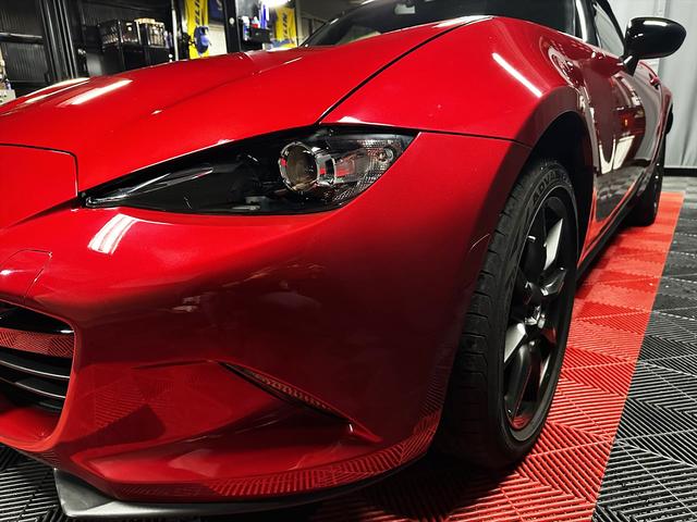 ロードスター Ｓレザーパッケージ　１２ヵ月走行距離無制限保証　本革シート　６速マニュアル　ＢＯＳＥサラウンドシステム　純正ナビ　バックカメラ　ＥＴＣ　ドライブレコーダー　アルミ　ＡＤＶＡＮタイヤ　シートヒーター　新品バッテリー（18枚目）