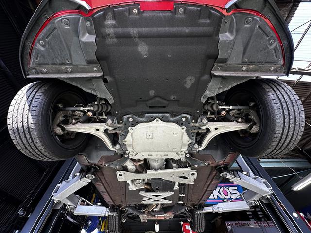 ロードスター Ｓレザーパッケージ　１２ヵ月走行距離無制限保証　本革シート　６速マニュアル　ＢＯＳＥサラウンドシステム　純正ナビ　バックカメラ　ＥＴＣ　ドライブレコーダー　アルミ　ＡＤＶＡＮタイヤ　シートヒーター　新品バッテリー（55枚目）