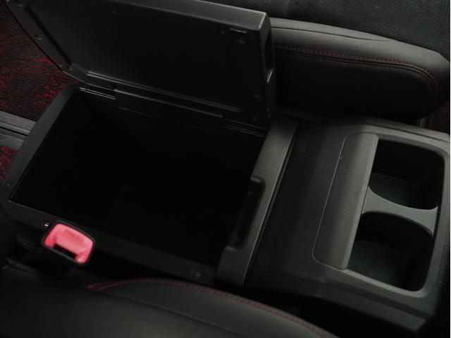ヴェルファイア ２．４Ｚ　ゴールデンアイズ　（特別仕様車）（ハーフレザーシート）（純正８インチナビ）（後席モニター）（Ｂｌｕｅｔｏｏｔｈ接続）（パワーバックドア）フルセグＴＶ　両側電動スライド　クリアランスソナー　オットマン　フルフラット（24枚目）