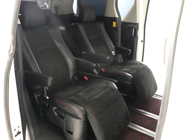 ヴェルファイア ２．４Ｚ　ゴールデンアイズ　（禁煙車）（サンルーフ）（８インチナビ）（大画面後席モニター）（エアロカスタム）（ハーフレザーシート）（特別仕様車）クルコン　パワーバックドア　両側電動スライド　ＥＴＣ　フルセグ　Ｂｌｕｅｔｏｏｔｈ（18枚目）