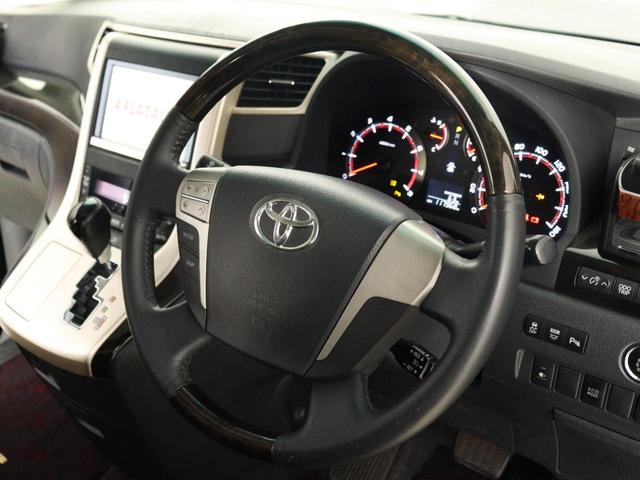 ヴェルファイア ２．４Ｚ　ゴールデンアイズ　（禁煙車）（サンルーフ）（８インチナビ）（大画面後席モニター）（エアロカスタム）（ハーフレザーシート）（特別仕様車）クルコン　パワーバックドア　両側電動スライド　ＥＴＣ　フルセグ　Ｂｌｕｅｔｏｏｔｈ（32枚目）