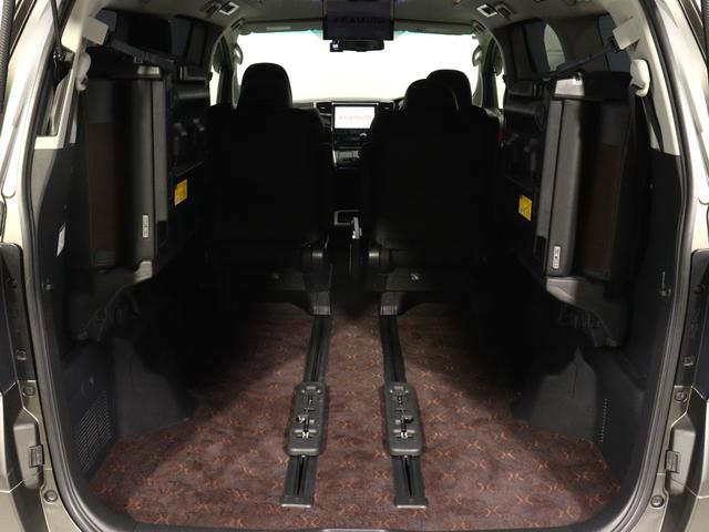 ミニバン最大級のスペース！ご家族、お友達とのキャンプやバーベキューほか、お仕事でも十分な容量が有ります！