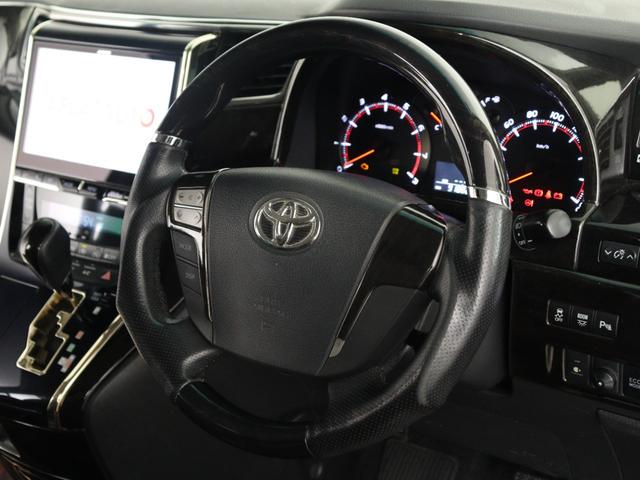 【本革巻きウッドコンビステアリング】しっとりとしたレザーの質感と握り心地をご堪能下さい！