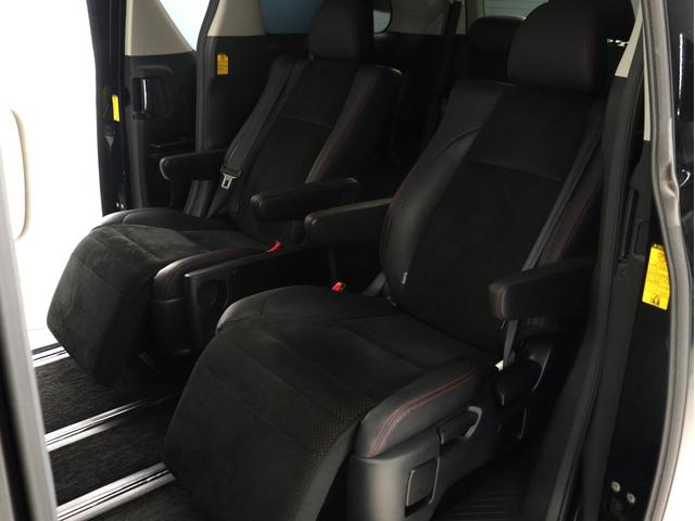 ヴェルファイア ２．４Ｚ　ゴールデンアイズ　（特別仕様車）（純正８インチナビ）（後席モニター）（Ｂｌｕｅｔｏｏｔｈ接続）（Ｂｌｕ－ｒａｙ再生可）（ハーフレザーシート）パワーバックドア　クルコン　両側電動　クリアランスソナー　オットマン　ＥＴＣ（18枚目）