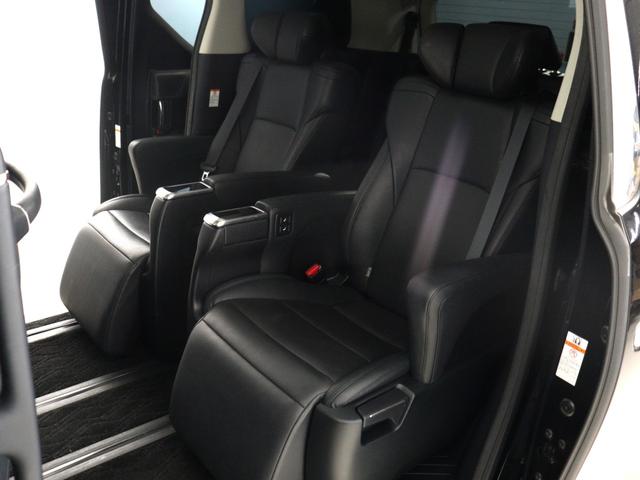 アルファード ２．５Ｓ　Ｃパッケージ　（サンルーフ）（黒革電動シート）（車高調＆１９インチカスタム）（１０インチナビ）（後席モニター）プリクラッシュ　レーダークルーズ　ＥＴＣ　フルセグ　パワーバックドア　両側電動スライド　シートメモリー（22枚目）