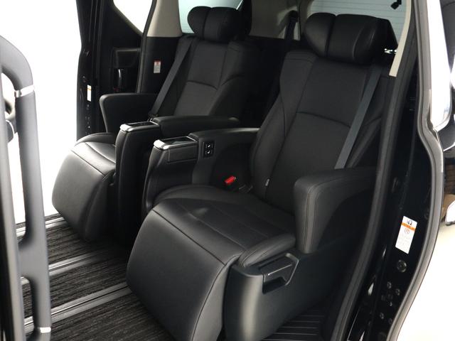 アルファード ２．５Ｓ　Ｃパッケージ　（禁煙車）（ＴＲＤエアロカスタム）（純正ディスプレイオーディオ）（黒革電動シート）（ＬＴＡ／レーダークルーズ）（プリクラッシュ）パワーバックドア　両側電動スライド　ＥＴＣ　フルセグＴＶ　バックカメラ（4枚目）