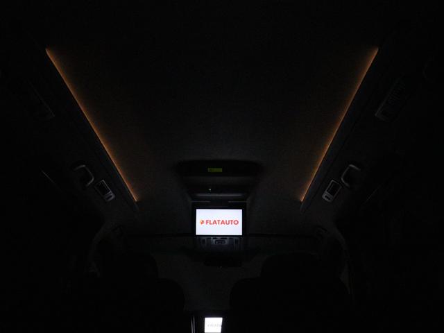 夜間に室内を照らしてくれるルームライトです