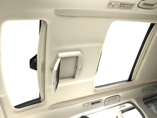 ヴェルファイア ２．４Ｚ　プラチナムセレクション　（禁煙車）（ツインサンルーフ）（社外グリルカスタム）（後席モニター）（純正ナビ）（特別仕様車）パワーバックドア　両側電動スライド　ＥＴＣ　フルセグＴＶ　Ｂｌｕｅｔｏｏｔｈ接続　バックカメラ　オットマン（2枚目）