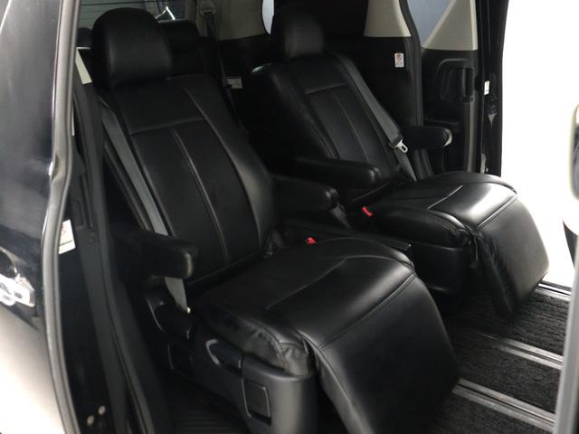 ヴェルファイア ２．４Ｚ　プラチナムセレクション　（禁煙車）（特別仕様車）（後席モニター）（純正ナビ）（黒革調シートカバー装着）パワーバックドア　両側電動スライドドア　ＥＴＣ　カラーバックモニター　ウッドコンビハンドル　クリアランスソナー　オットマン（17枚目）