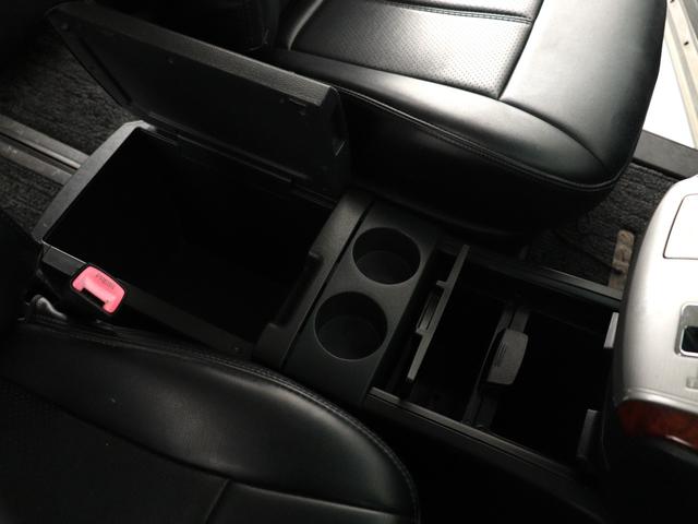 ヴェルファイア ２．４Ｚ　プラチナムセレクション　（禁煙車）（特別仕様車）（後席モニター）（純正ナビ）（黒革調シートカバー装着）パワーバックドア　両側電動スライドドア　ＥＴＣ　カラーバックモニター　ウッドコンビハンドル　クリアランスソナー　オットマン（21枚目）