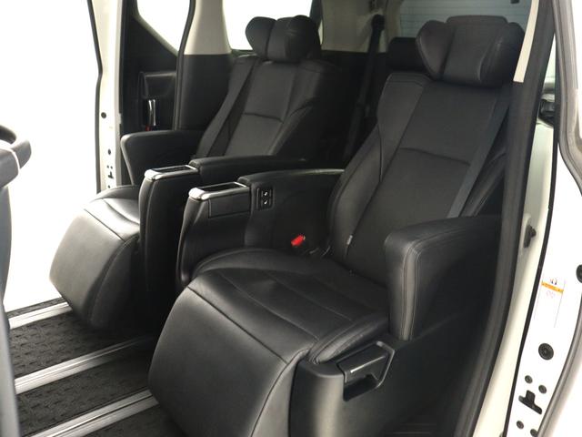 ヴェルファイア ２．５Ｚ　Ｇエディション　（モデリスタエアロ）（１０インチナビ）（後席モニター）（黒革電動シート）（ＬＴＡ／レーダークルーズ）プリクラッシュ　ＥＴＣ　フルセグＴＶ　パワーバックドア　両側電動スライド　シートメモリ　コンセント付（4枚目）