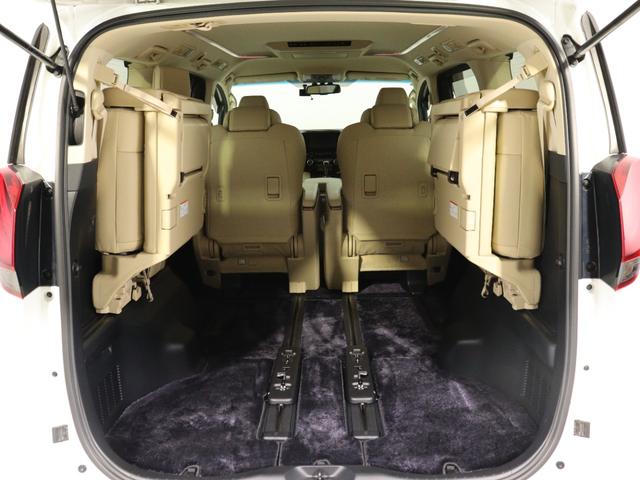 ミニバン最大級のスペース！ご家族、お友達とのキャンプやバーベキューほか、お仕事でも十分な容量が有ります！
