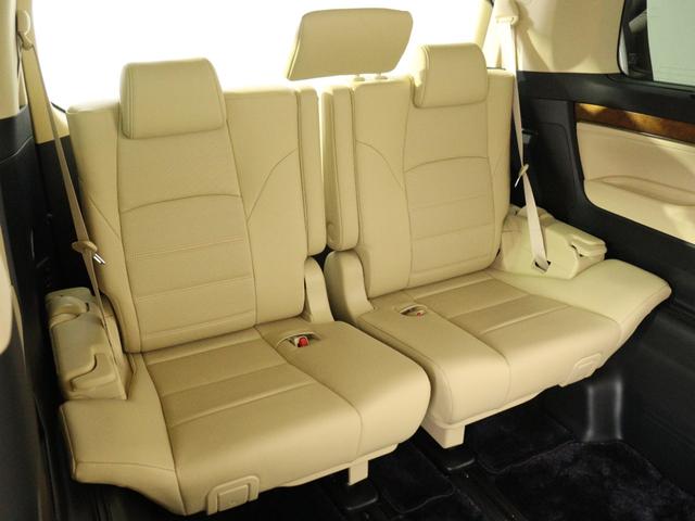 サードシートも広々とした空間をご用意しております！シートアレンジにて、快適スペースを作ることも可能となっております！アレンジパターンも豊富で、様々なシーンにご利用いただけます！