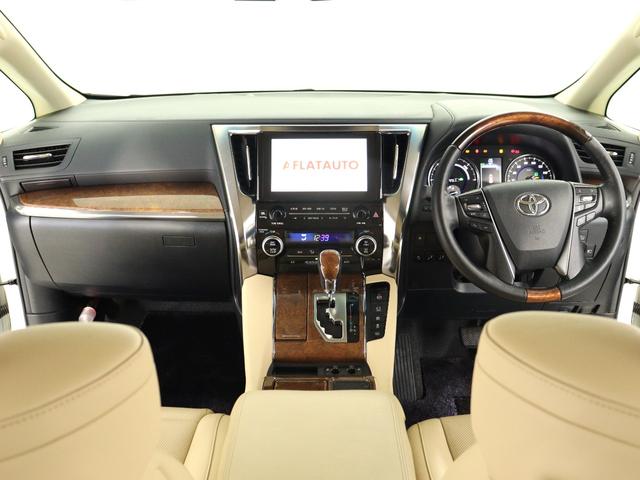 木目調パネルがふんだんにあしらわれた、高級感あふれるインパネ周りです！