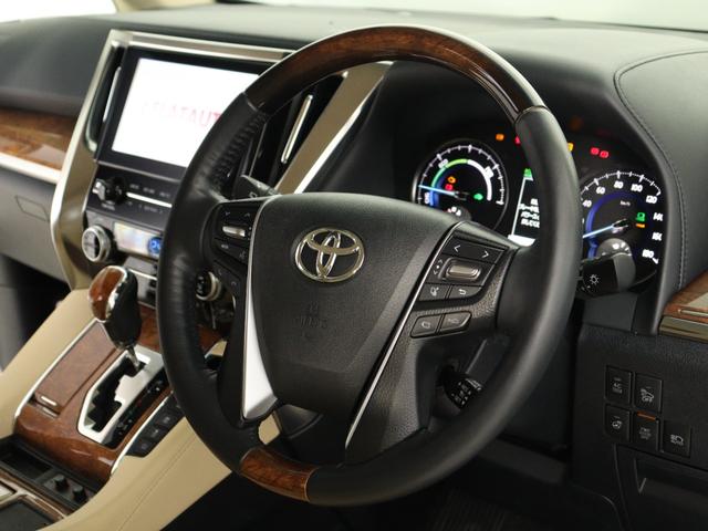 【本革巻きウッドコンビステアリング】しっとりとしたレザーの質感と握り心地をご堪能下さい！