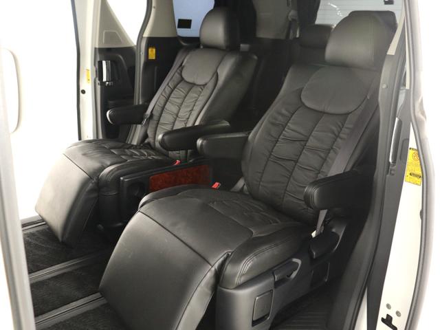 アルファード ２４０Ｓ　プライムセレクションＩＩ　（禁煙車）（プレミアムサウンド）（リアエンターシステム）（黒革調シートカバー）（特別仕様車）フルセグＴＶ　Ｂｌｕｅｔｏｏｔｈ接続　パワーバックドア　両側電動スライド　ＥＴＣ　バックカメラ　コンセント付（3枚目）