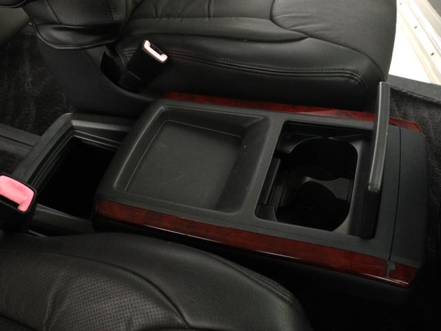 アルファード ２４０Ｓ　プライムセレクションＩＩ　（禁煙車）（プレミアムサウンド）（リアエンターシステム）（黒革調シートカバー）（特別仕様車）フルセグＴＶ　Ｂｌｕｅｔｏｏｔｈ接続　パワーバックドア　両側電動スライド　ＥＴＣ　バックカメラ　コンセント付（22枚目）