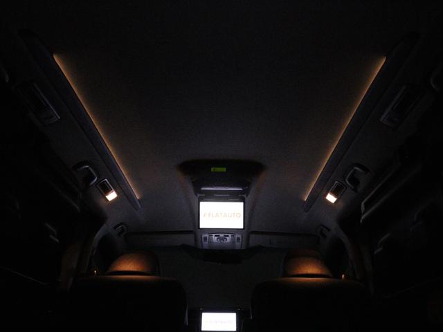 夜間に室内を照らしてくれるルームライトです