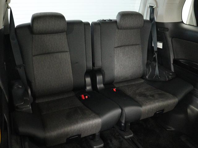 サードシートも広々とした空間をご用意しております！シートアレンジにて、快適スペースを作ることも可能となっております！アレンジパターンも豊富で、様々なシーンにご利用いただけます！