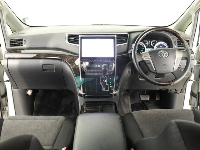 木目調パネルがふんだんにあしらわれた、高級感あふれるインパネ周りです！