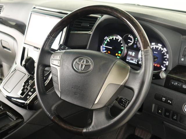 【本革巻きウッドコンビステアリング】しっとりとしたレザーの質感と握り心地をご堪能下さい！