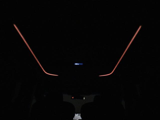 夜間に室内を照らしてくれるルームライトです