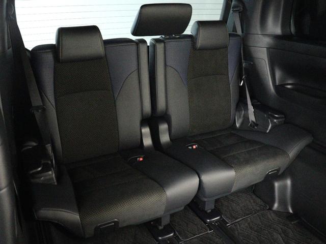 サードシートも広々とした空間をご用意しております！シートアレンジにて、快適スペースを作ることも可能となっております！アレンジパターンも豊富で、様々なシーンにご利用いただけます！