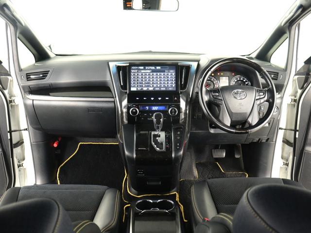 木目調パネルがふんだんにあしらわれた、高級感あふれるインパネ周りです！