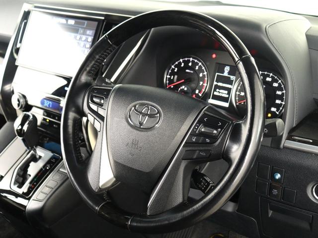 【本革巻きウッドコンビステアリング】しっとりとしたレザーの質感と握り心地をご堪能下さい！