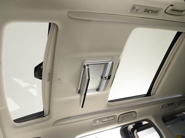 アルファード ２４０Ｓ　プライムセレクションＩＩ　（特別仕様車）（禁煙車）（１９インチＡＷ＆ローダウン）（サンルーフ）（ＡＬＰＩＮＥ製８インチナビ）（後席モニター）フルセグ　バックカメラ　両側電動スライド　クリアランスソナー　パワーバックドア　ＥＴＣ（3枚目）