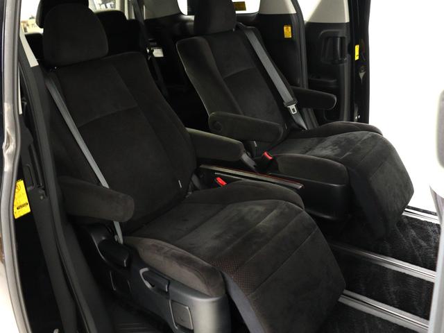 アルファード ２４０Ｓ　プライムセレクションＩＩ　（特別仕様車）（禁煙車）（１９インチＡＷ＆ローダウン）（サンルーフ）（ＡＬＰＩＮＥ製８インチナビ）（後席モニター）フルセグ　バックカメラ　両側電動スライド　クリアランスソナー　パワーバックドア　ＥＴＣ（19枚目）
