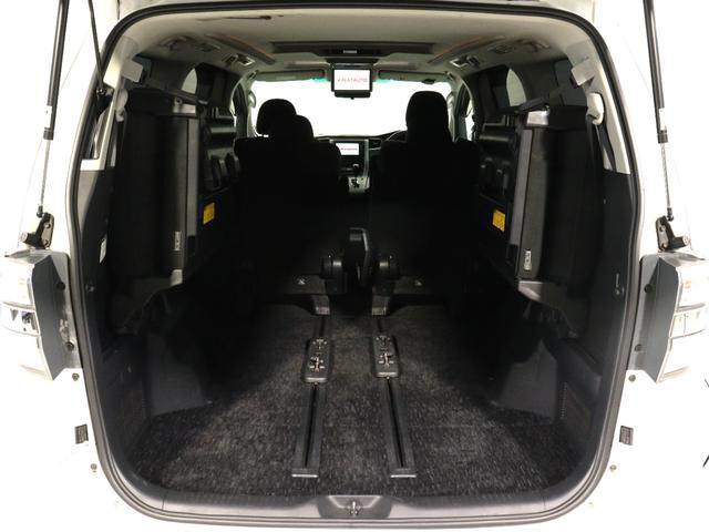 ミニバン最大級のスペース！ご家族、お友達とのキャンプやバーベキューほか、お仕事でも十分な容量が有ります！
