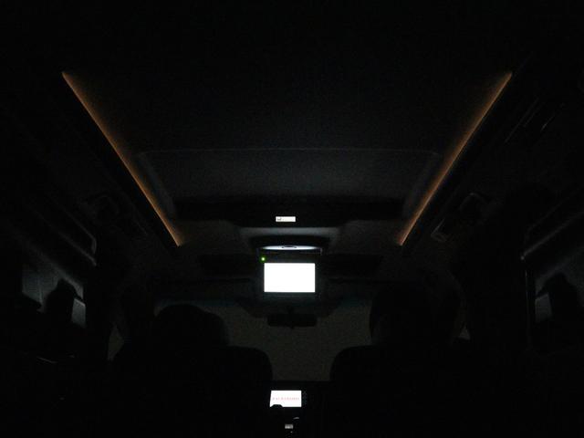 夜間に室内を照らしてくれるルームライトです