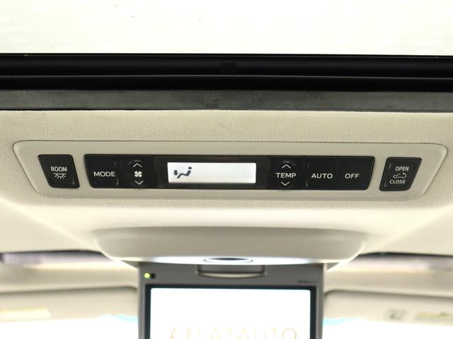 後部座席でエアコン温度をお好みで設定することができます！