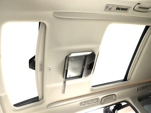 ヴェルファイア ２．４Ｚ　プラチナセレクションＩＩ　（禁煙車）（サンルーフ）（特別仕様車）（後席モニター）（Ｂｌｕｅｔｏｏｔｈ対応ナビ）フルセグ　バックカメラ　両側電動スライド　パワーバックドア　アルカンターラシート　クリアランスソナー　オットマン（2枚目）