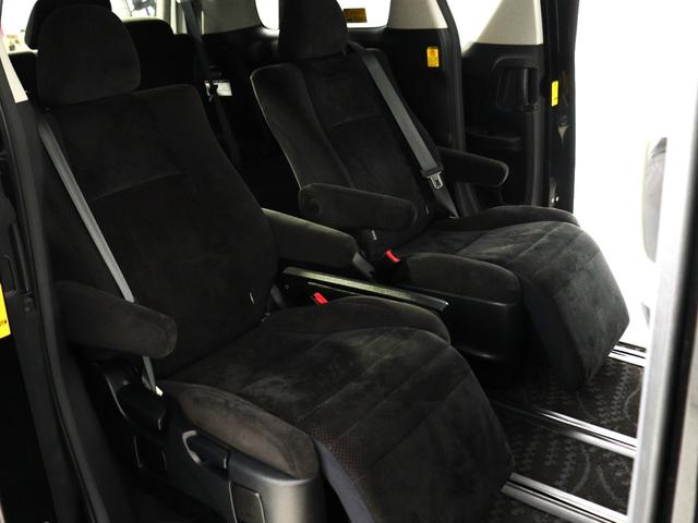 ヴェルファイア ２．４Ｚ　プラチナセレクションＩＩ　（禁煙車）（サンルーフ）（特別仕様車）（後席モニター）（Ｂｌｕｅｔｏｏｔｈ対応ナビ）フルセグ　バックカメラ　両側電動スライド　パワーバックドア　アルカンターラシート　クリアランスソナー　オットマン（16枚目）