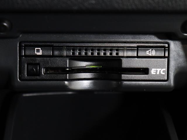 ヴェルファイア ２．４Ｚ　ゴールデンアイズ　（禁煙車）（特別仕様車）（ＡＬＰＩＮＥ製８インチナビ）（後席モニター）ハーフレザーシート　ダウンサス　２０インチアルミ　両側電動スライド　パワーバックドア　クリアランスソナー　オットマン　ＥＴＣ（33枚目）