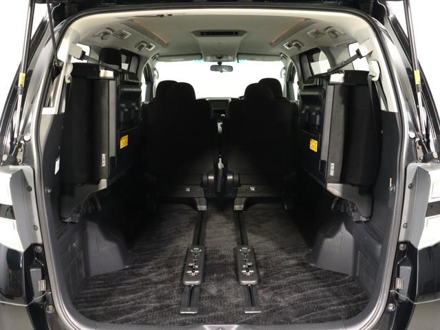 ミニバン最大級のスペース！ご家族、お友達とのキャンプやバーベキューほか、お仕事でも十分な容量が有ります！