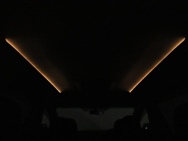 夜間に室内を照らしてくれるルームライトです